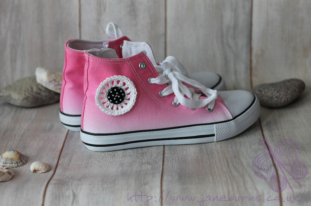 converse-style-crochet-flower-tutorial jane burns poppy crochet flower pattern